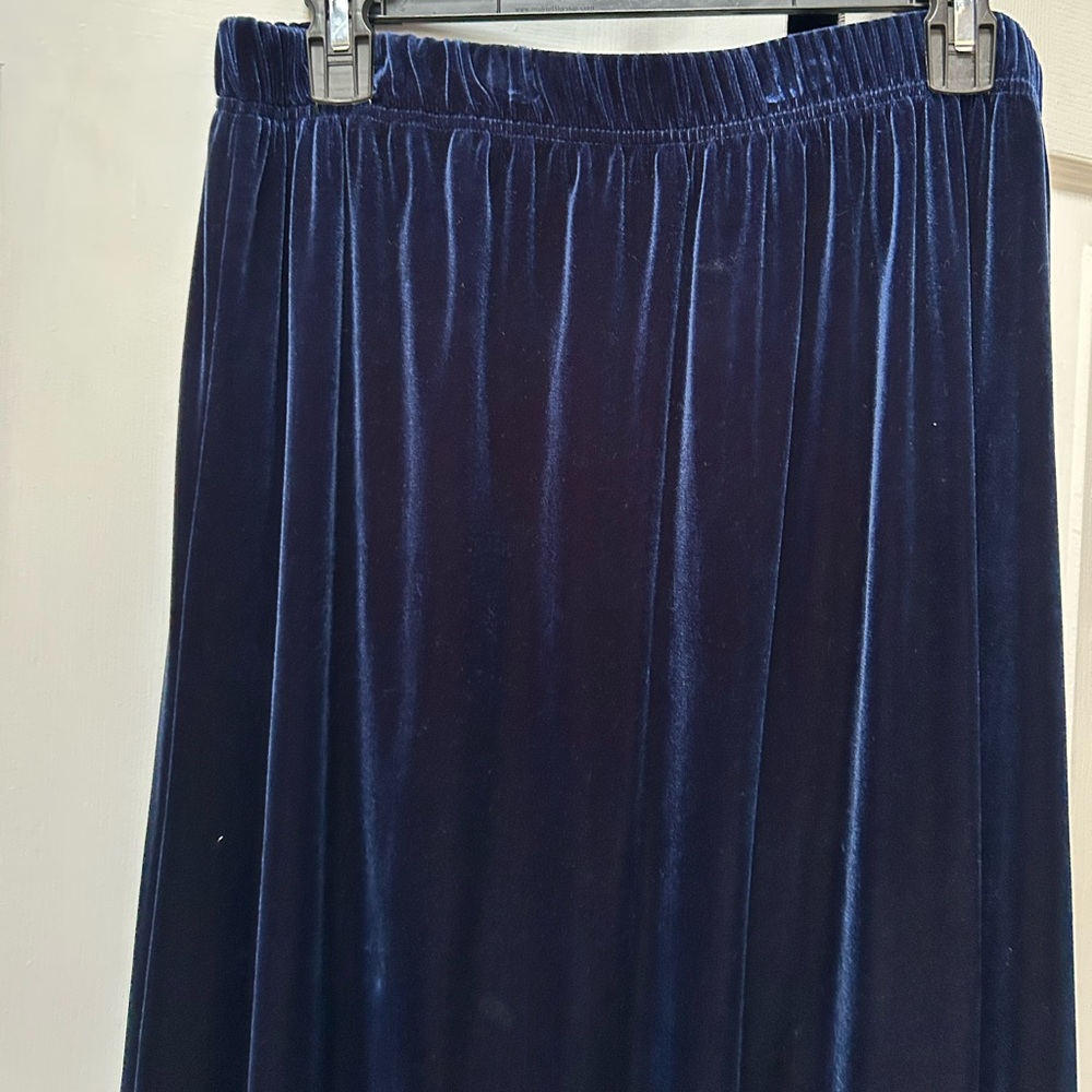 Velvet Navy Maxi Skirt, gathered, elastic waistband. Extra lg. Soft luxury feel.